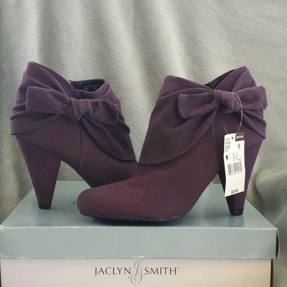 Jaclyn Smith shoes Purple short boots size 6