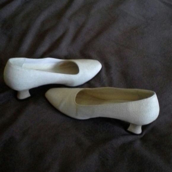 Cream Pumps - Picture 1 of 1