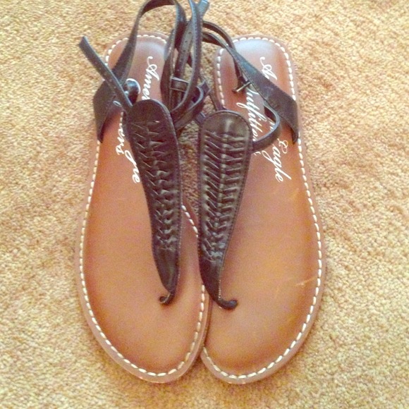 Trendy black sandals !
