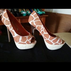 Justfab orange/beige giraffe pumps. New!