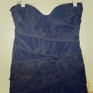 Gorgeous BEBE body hugging dress.