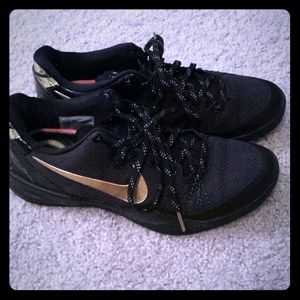 Kobe 8 elites mens size 8/ womens 8.5 or 9