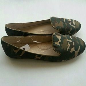 NWOT- GAP Camo Loafers