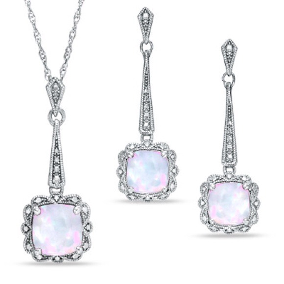 Gorgeous opal necklace & earring set. Retail $219