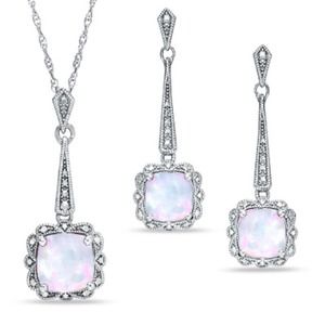 Gorgeous opal necklace & earring set. Retail $219
