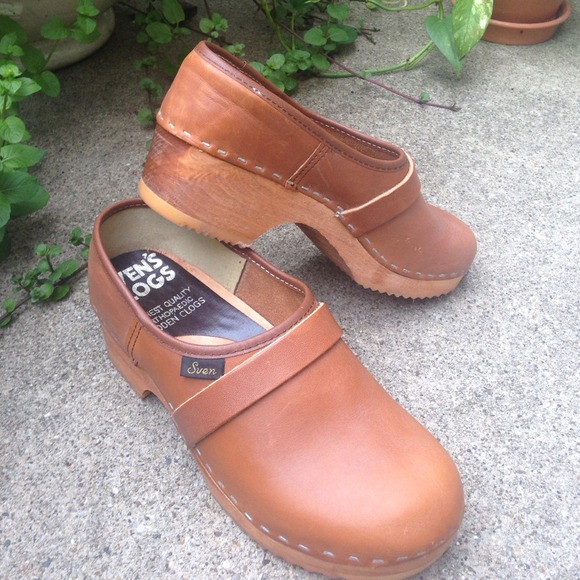 ♦️CLEARENCE♦️Pumpkin color CLOGS