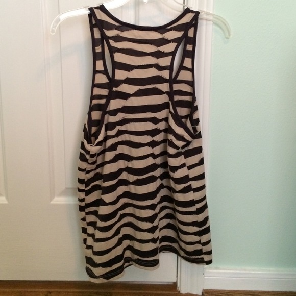 Cute tank! - Picture 2 of 4