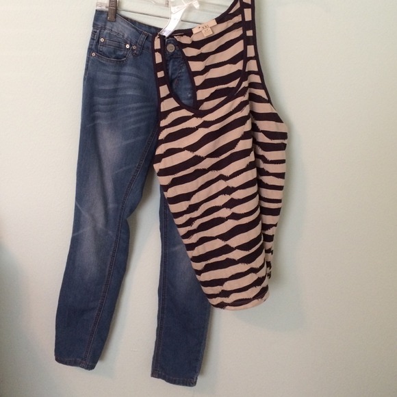 Jeans and fashionable top! - Picture 1 of 1