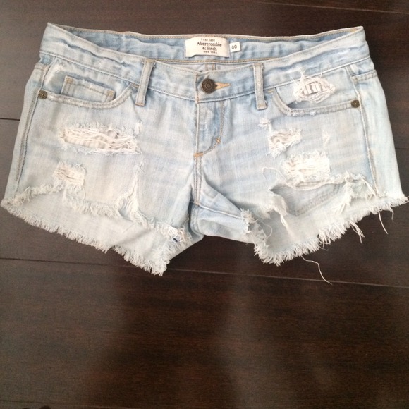 Abercrombie & Fitch Denim - Abercrombie distressed denim shorts