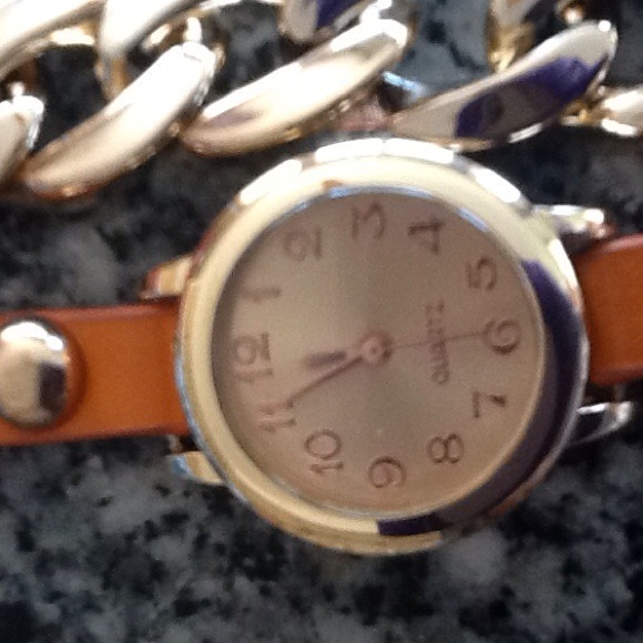 Bracelet quartz . Hold Jamie. SOLD. - Picture 2 of 4