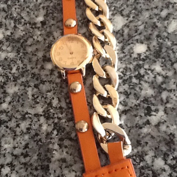 Bracelet quartz . Hold Jamie. SOLD. - Picture 3 of 4