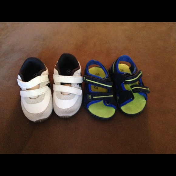 Boys size 4 shoes - Picture 1 of 1