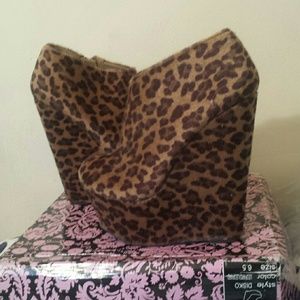 6 inch Leopard pony fur wedges!!