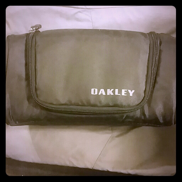 NWOT••• OAKLEY SNOW GOGGLES W/CASE & XTRA LENS