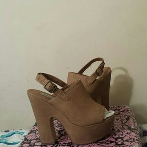 Steve Madden Clogsss!