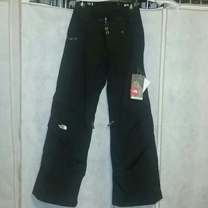 NWT  WOMEN'S  MEDIUM NORTH FACE BLACK SKI PANTS!
