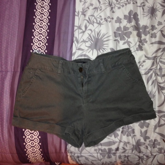 Army green high wasted shorts