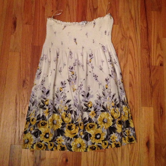 Floral printed strapless shirt