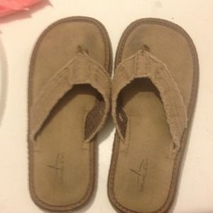 men's beige flip flops