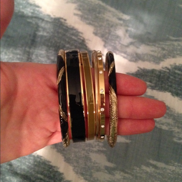 Set of 6 black and gold bangles