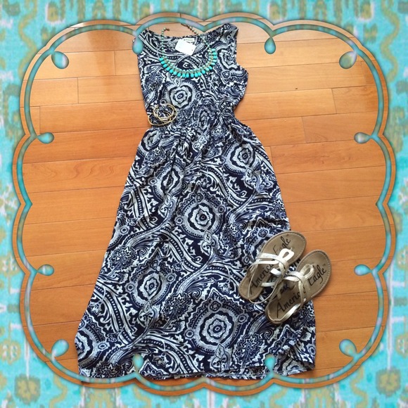 Dresses & Skirts - 🌟HP 2/21🌟NWOT Navy Blue Printed Maxi Dress
