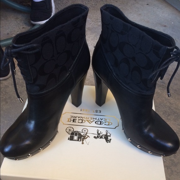 Fall item 💫 Coach boots 😍