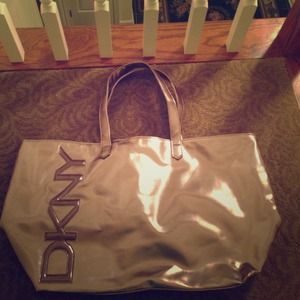 Authentic DKNY tote💙
