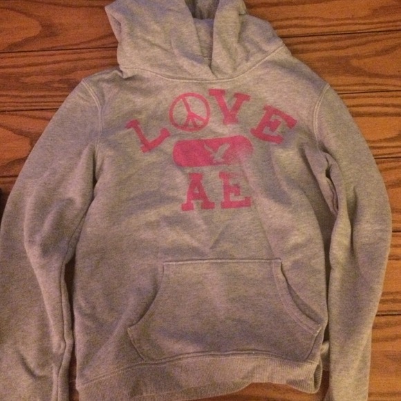 American Eagle Outfitters Tops - Peace love american eagle sweatshirt