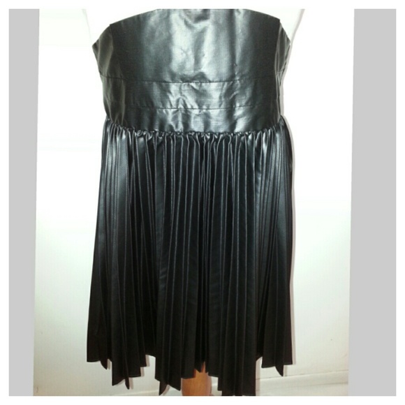 ??2xHP ??Color block leather look pleated dress - Picture 4 of 4