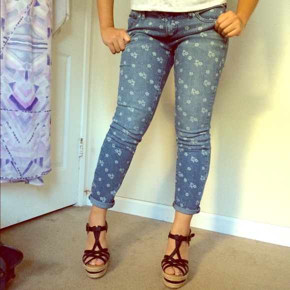 FREE PEOPLE: white flower print jeans
