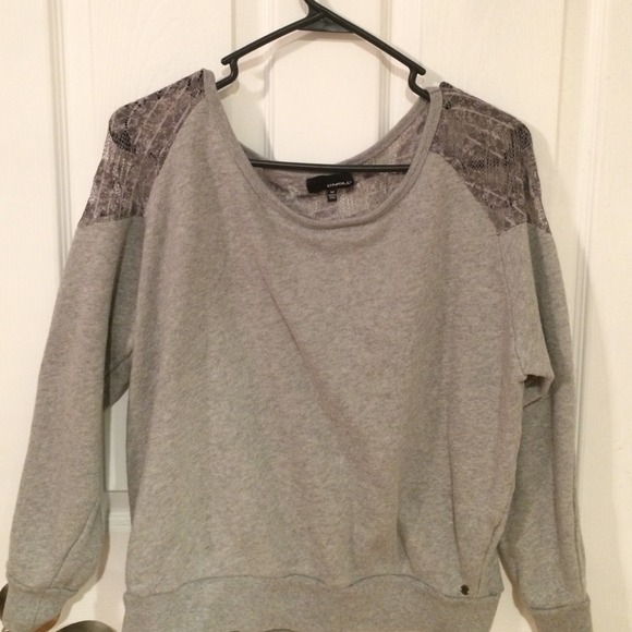 Sold in Bundle: Oneill sweater