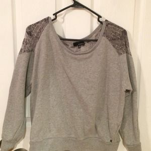 Sold in Bundle: Oneill sweater