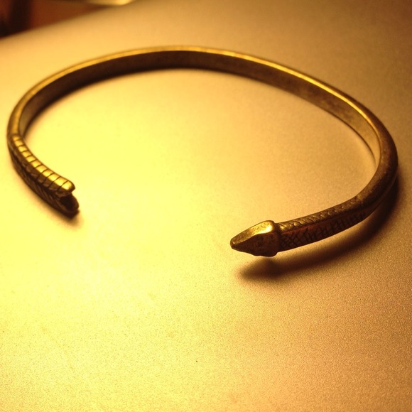 Arrow bracelet ⬅️