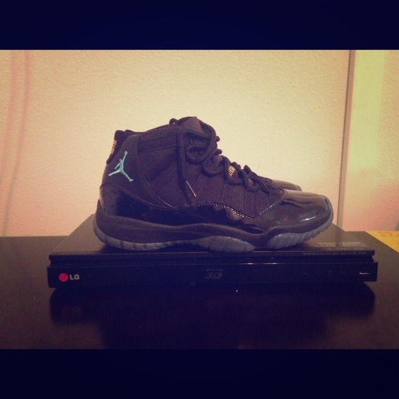 Shoes - Gamma blue 11s