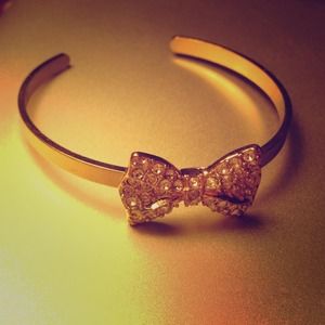 Gold color bow bracelet 🎀
