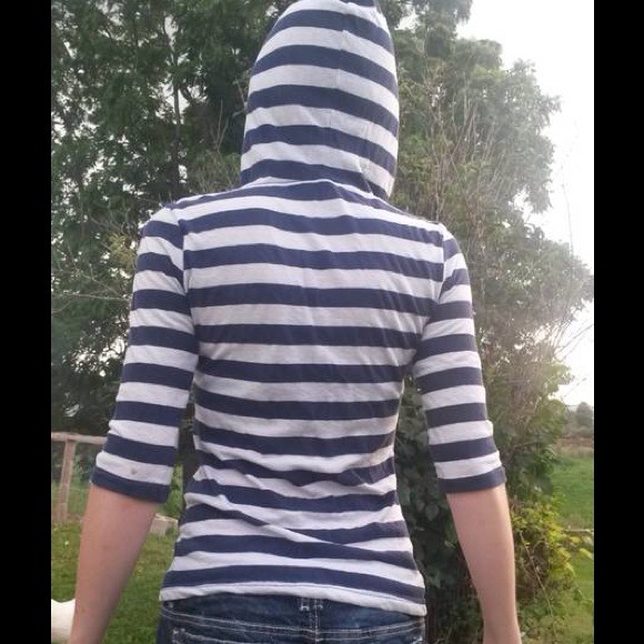 Top - Picture 2 of 2