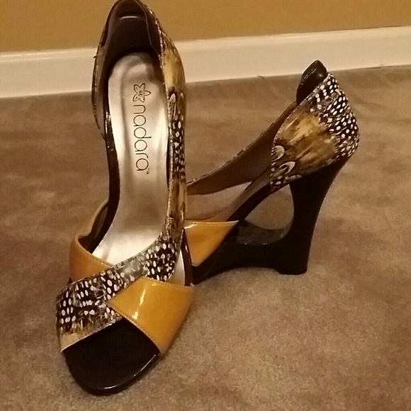 * Unique Feather Print Heels - Picture 2 of 4