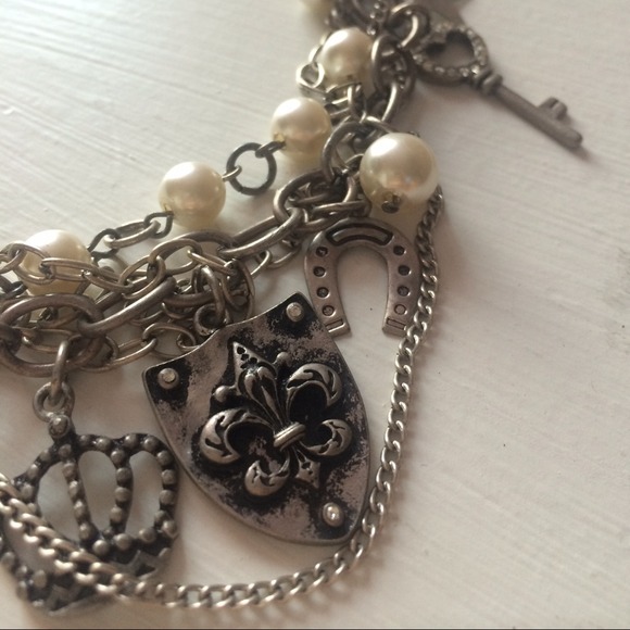 ❌SOLD❌ was $25 BKE Necklace - Picture 4 of 4