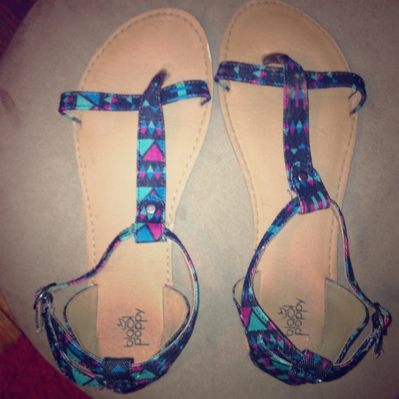 Black poppy sandals (bought at pacsun)