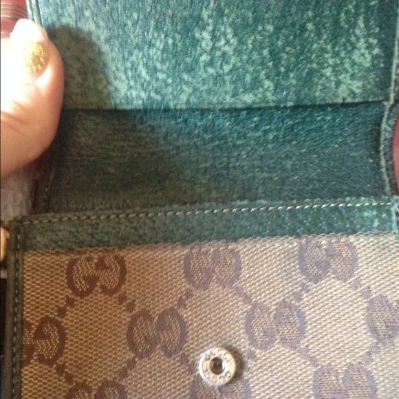 AUTHENTIC GUCCI WALLET - Picture 3 of 3