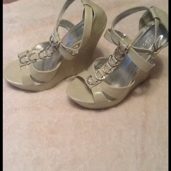 Shoes - Picture 2 of 4