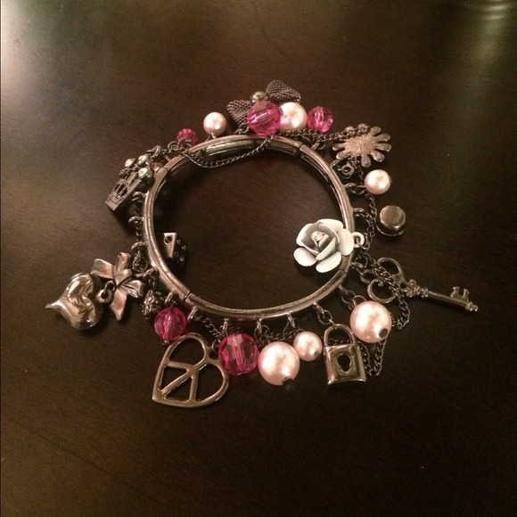 ❌SOLD❌ Charm Bracelet - Picture 2 of 2