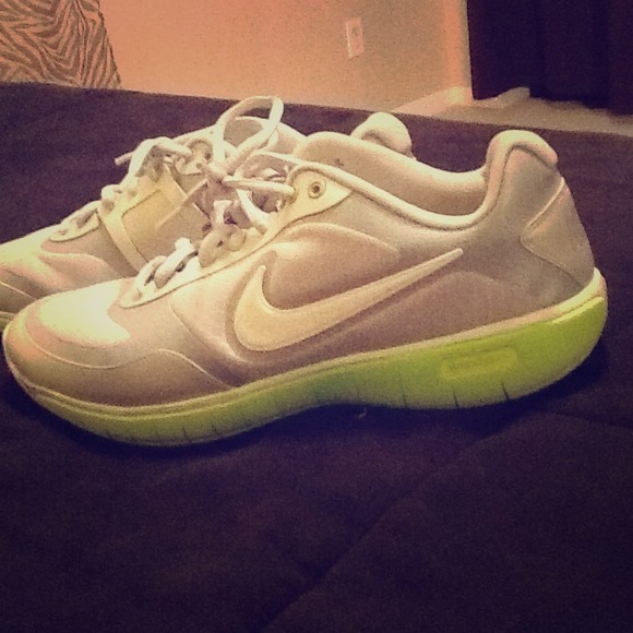Nike air max grey and lime green! Size 9!!