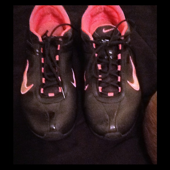Nike Air Max hot pink and black!