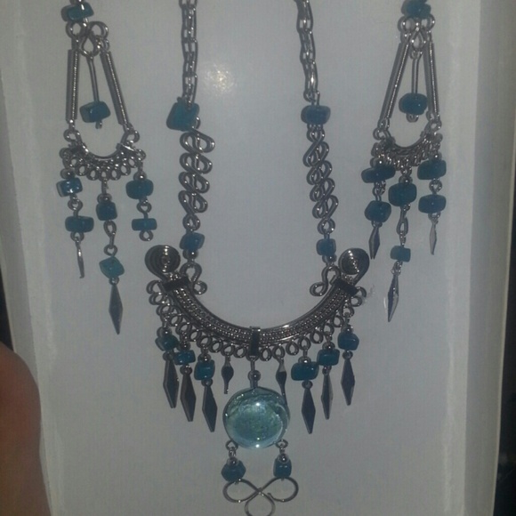 Jewelry - Beautiful turquoise necklace and earrings