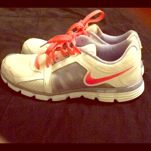 Dual Fusion Nikes with white and hot pink!