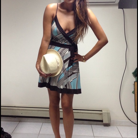 Patterned dress with side bow