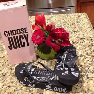 🌺authentic juicy couture 🌺flip flops🌺👍