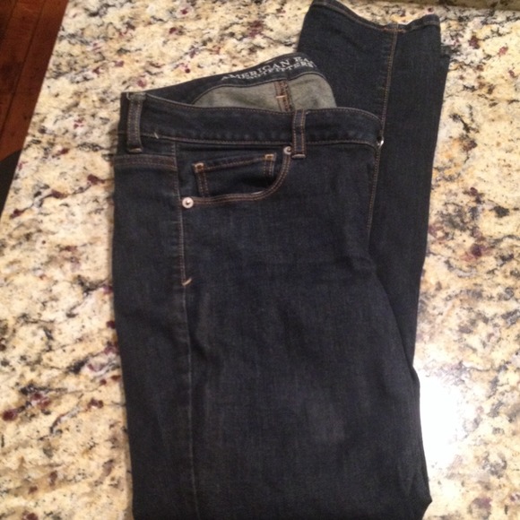 *MUSTGO* Dark-wash American Eagle skinny jeans