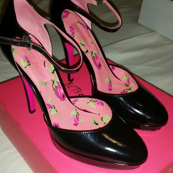 Betsey Johnson Pumps